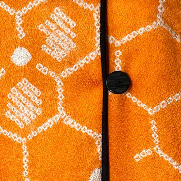 リバーシブル コート【 着物リメイク 】黒留袖 松柄 * オレンジ ハニカム / 一点物 15枚目の画像
