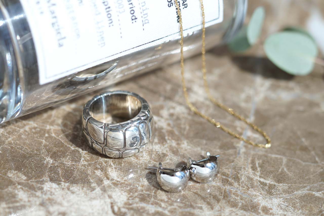 【送料無料】Pt900 ムーンフープピアス 7mm×10mm ペア