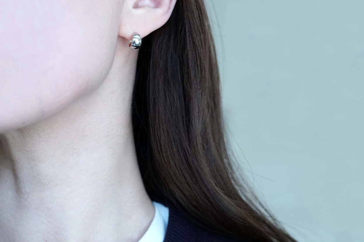 【送料無料】Pt900 ムーンフープピアス 7mm×10mm ペア