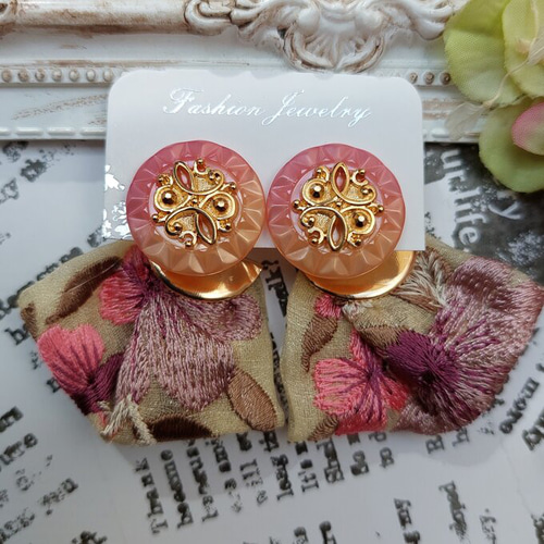 インド刺繍 リボンタッセル 2way ピアス/イヤリング 染めボタン 