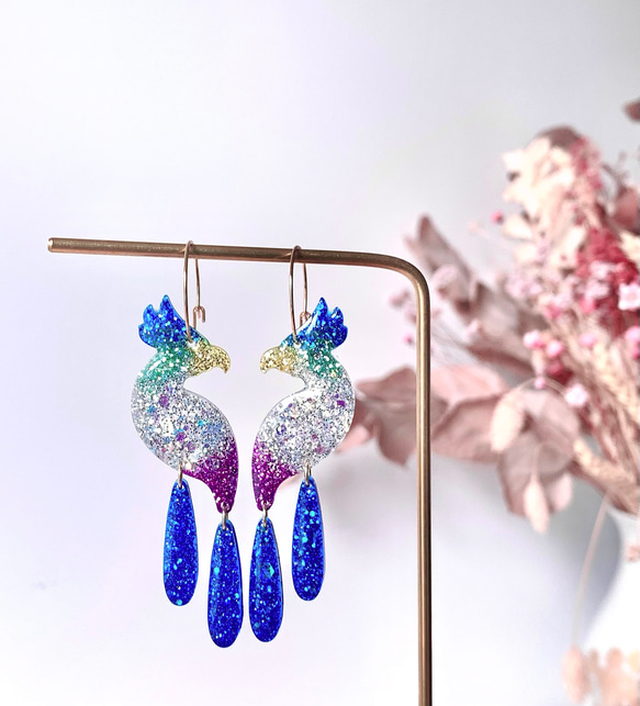 Perroquet hoop resin earrings オウムのカラフルレジンフープピアス 4枚目の画像