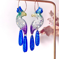 Perroquet hoop resin earrings オウムのカラフルレジンフープ