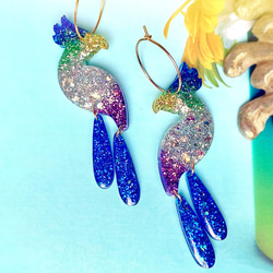 Perroquet hoop resin earrings オウムのカラフルレジンフープピアス 2枚目の画像