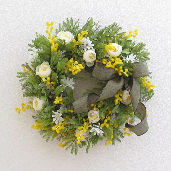 ミモザ＆ラナンキュラス入り春のリース　造花　アーティフィシャルフラワー　直径約36cm　ｃｍwh054 5枚目の画像