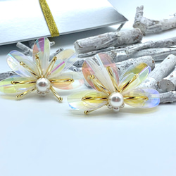 スパンコールの花のイヤリング 3枚目の画像