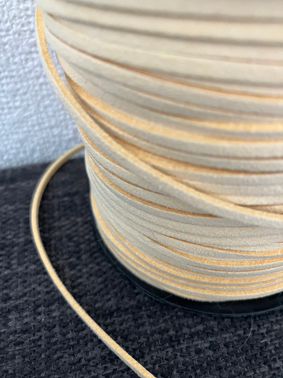 スエード紐　3㎜巾　3m beige 1枚目の画像