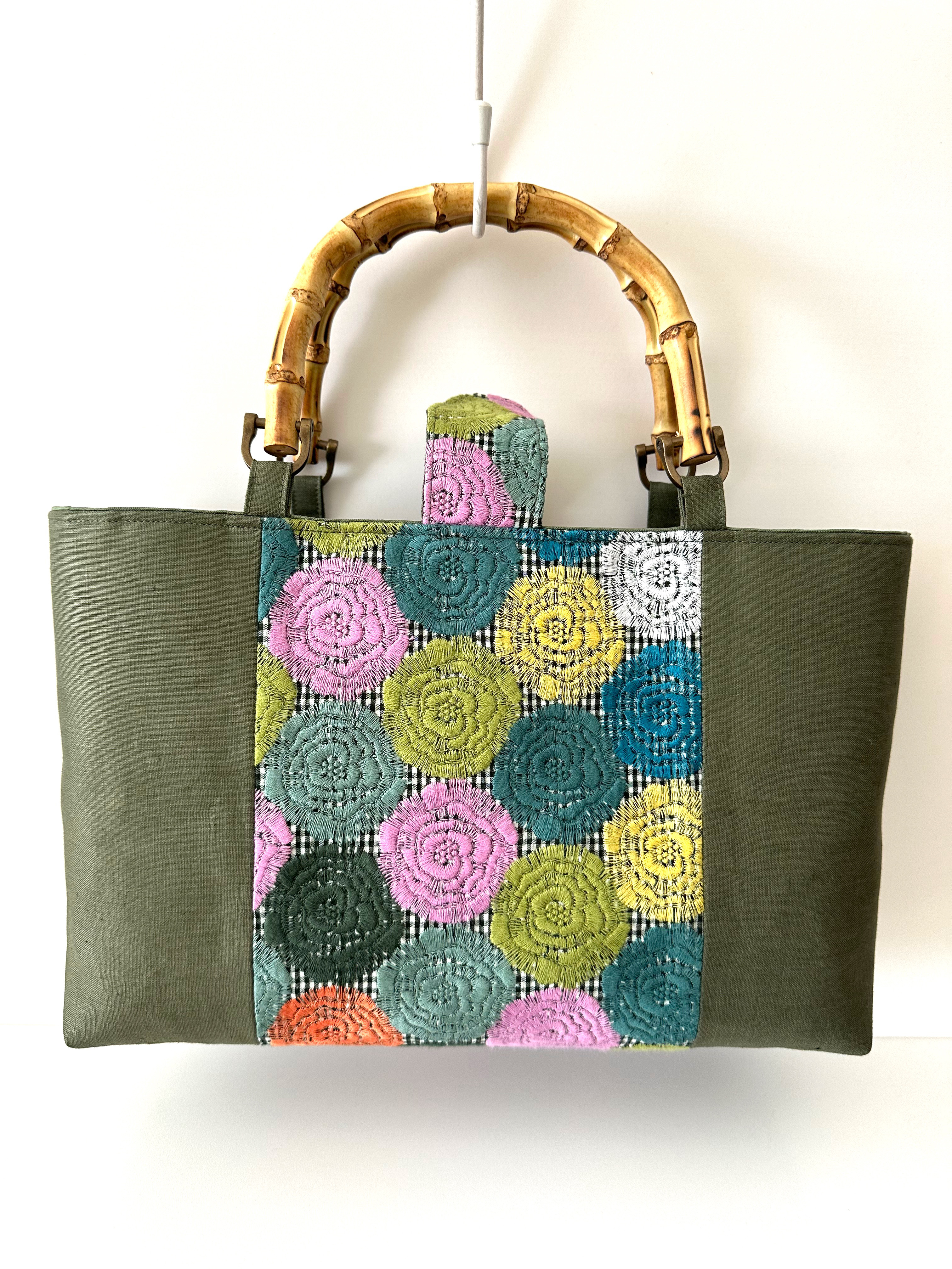 刺繍シリーズ　Mバンブーバッグ　「モネのバラ」 和装にも…