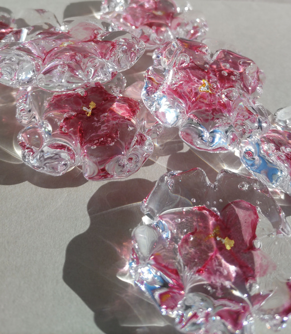 ガラスの桜　八重箸置き 3枚目の画像