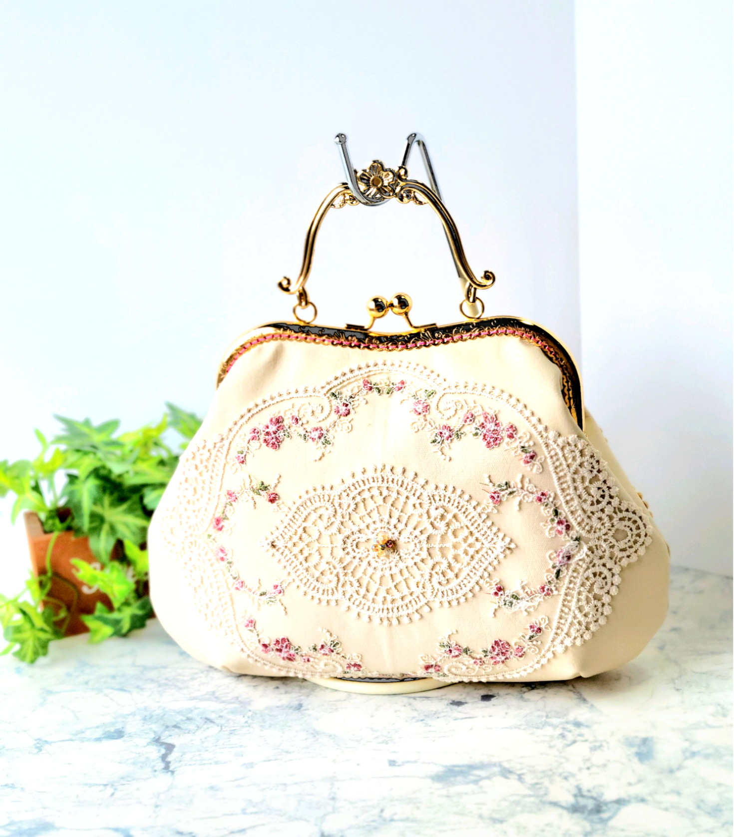 ヴィンテージ　フランス　ハンドメイド　ビーズバッグ　がま口　パーティーバッグ 楽天市場】ヴィンテージ ビーズバッグ 仏製 ビーズ総刺繍 お花