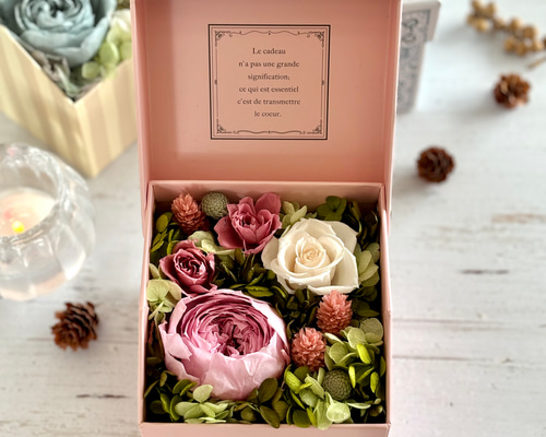 バラの花模様 木製ブレッドボックスピンク　薔薇のステンシル　ハートの取手 バラの花模様 木製ブレッドボックスピンク 薔薇のステンシル