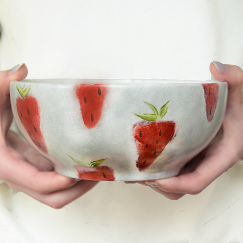 いちご×グレーの大きいボウル お椀・ボウル・鉢 くらしをあそぶ展 通販
