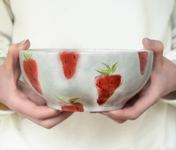 いちご×グレーの大きいボウル お椀・ボウル・鉢 くらしをあそぶ展 通販