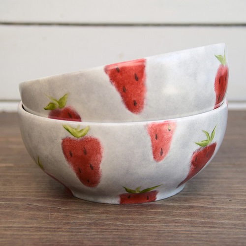 いちご×グレーの大きいボウル お椀・ボウル・鉢 くらしをあそぶ展 通販