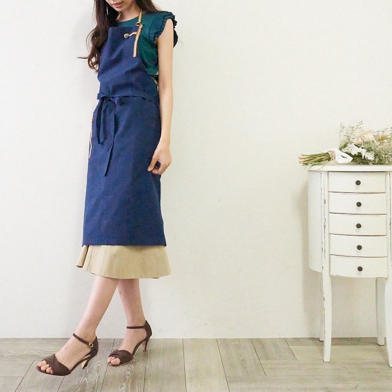 発送3日以内　ネイビー ぬれんがねエプロン 表地で吸水・裏地で水から守るタイプ 男女兼用　ギフト可 名入れok 紺