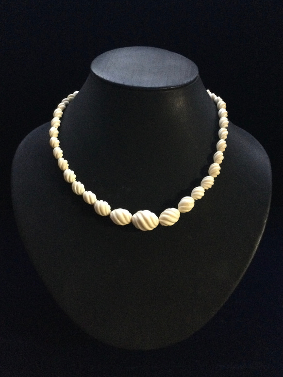 象牙調 ネックレス3本 象牙調ネックレス アンティークネックレスの通販 by 123abc shop｜ラクマ