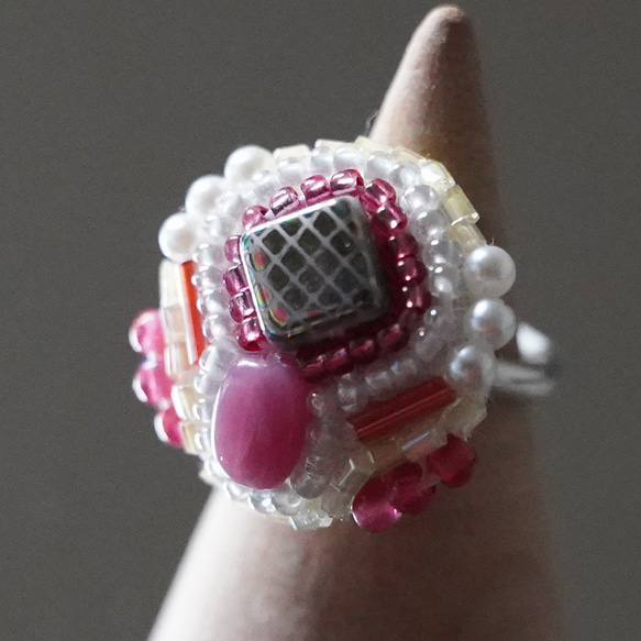 Chatty 戒指 73 均碼串珠刺繡戒指粉紅色方形多色 第1張的照片