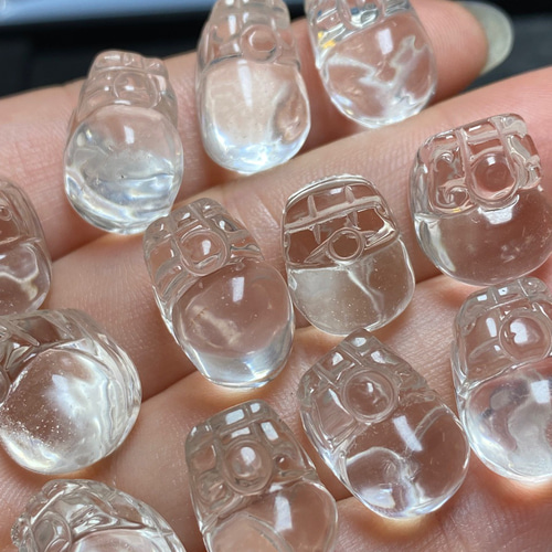 天然石彫 ☆財を守る神獣「貔貅」（ヒキュウ）白水晶・フローライト約