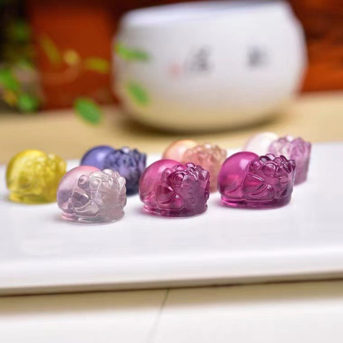 天然石彫 ☆財を守る神獣「貔貅」（ヒキュウ）白水晶・フローライト約