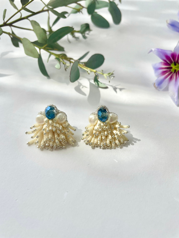 ビーズ刺繍アクセサリー/ビーズアクセサリー/イヤリング/淡水パール/入学式/入園式/結婚式/春イヤリング/ブルー/ピアス 2枚目の画像