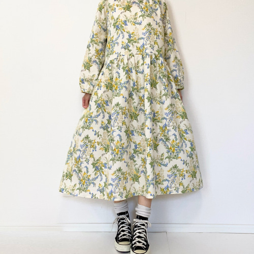 ミモザのブーケ＊春の草花柄 長袖ワンピース＊勿忘草＊ゆったり  