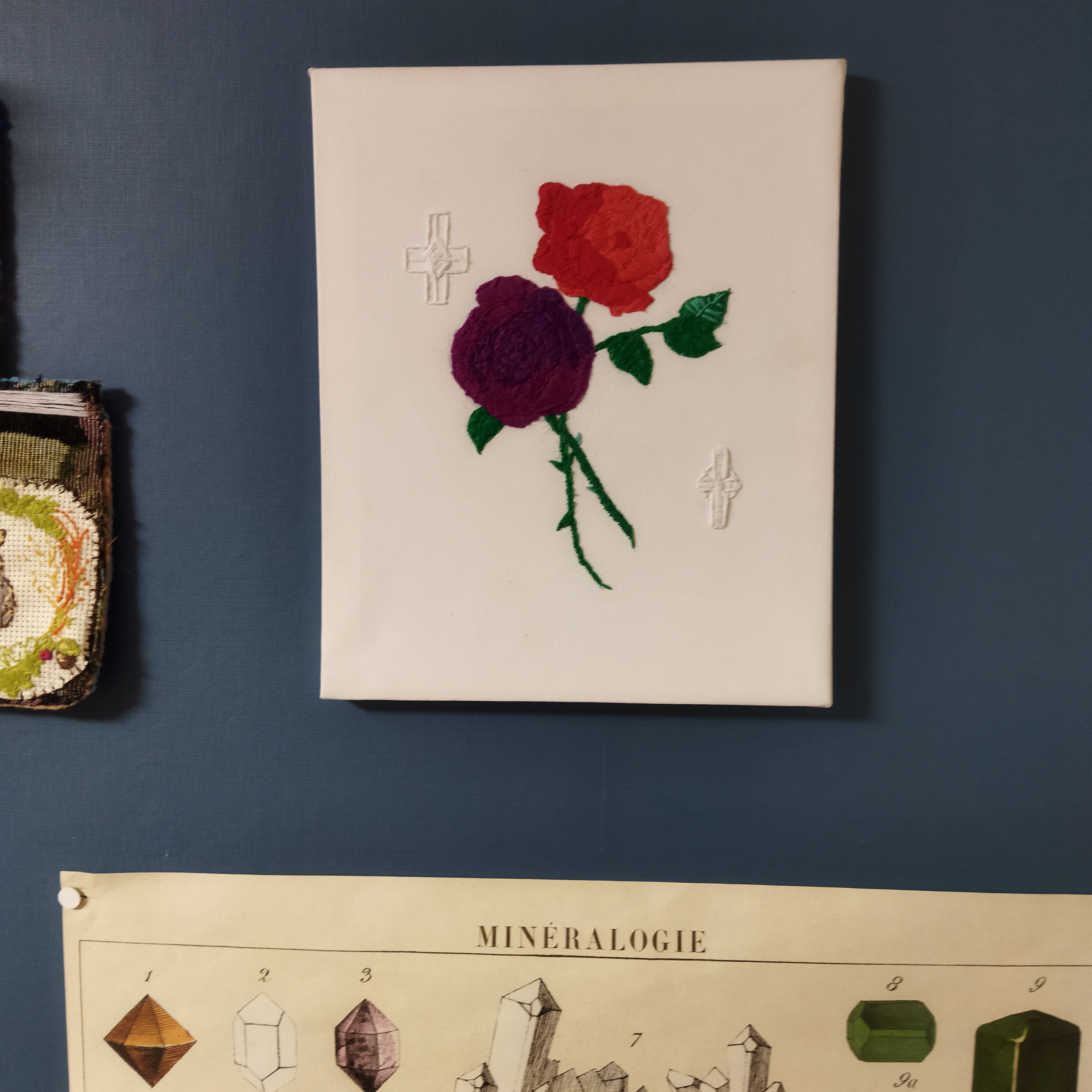 キャンバス刺繍 薔薇と十字架 タペストリー・壁掛け ロレッタ