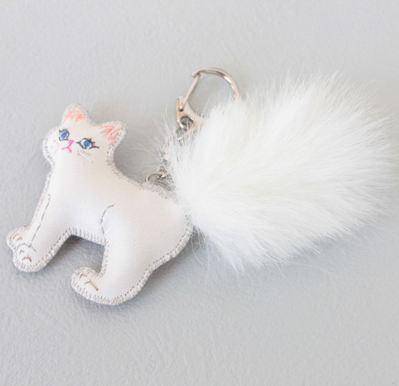 【現品】白猫レザーバッグチャーム 2枚目の画像