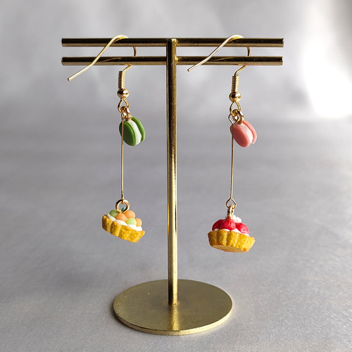 chieko+ピアス アクセサリー マカロンピアス 土日限定値下げ！！ 苺 メロン タルト・抹茶 さくら マカロン ✾ 可愛い を詰め込んだ贅沢