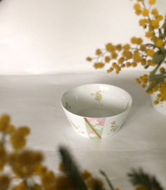 使い安いミモザのボウル・お花と金彩｜ｐ 1枚目の画像