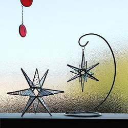 ステンドグラスのサンキャッチャー mini星型 置き用スタンド付き 春色・桜 揺れるstar 7枚目の画像