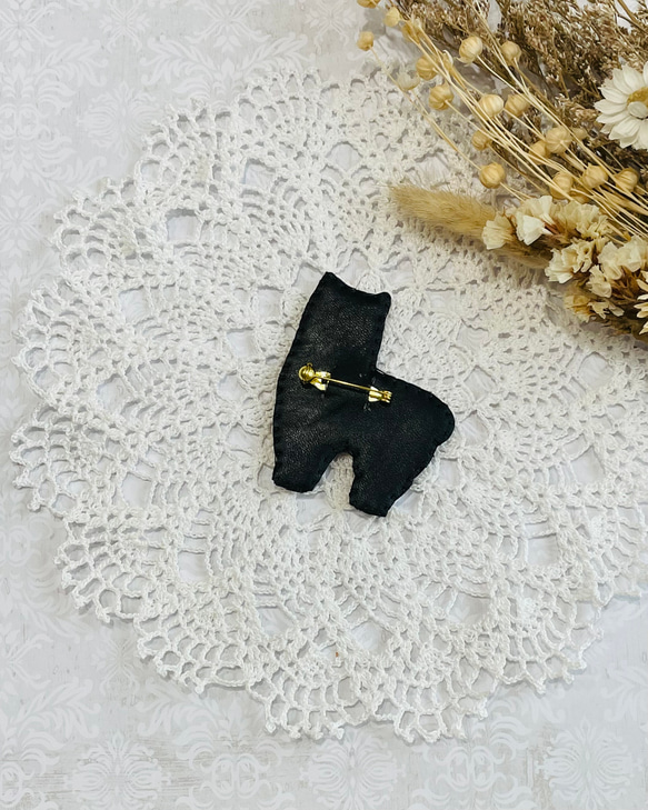 【再再販】ビーズのオートクチュール刺繍ブローチ・アルパカ 3枚目の画像