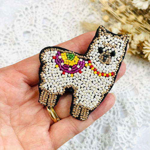 再再販】ビーズのオートクチュール刺繍ブローチ・アルパカ