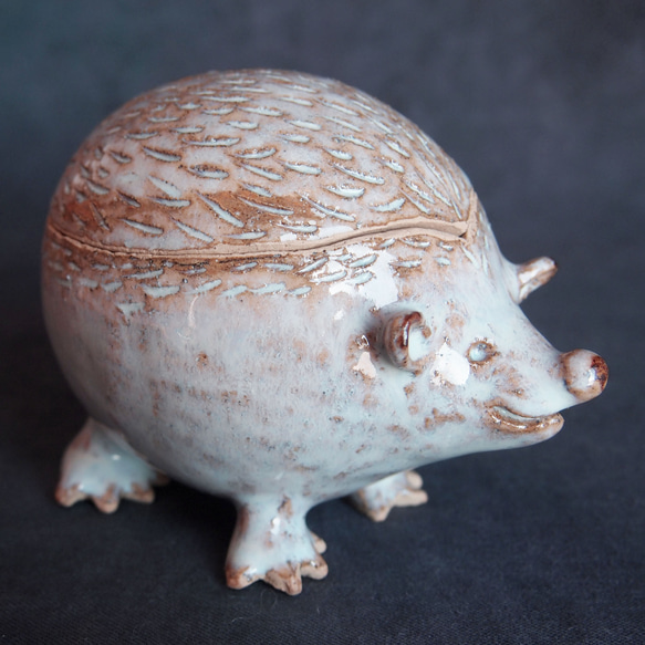 ハリネズミの陶器製入れ物 4枚目の画像