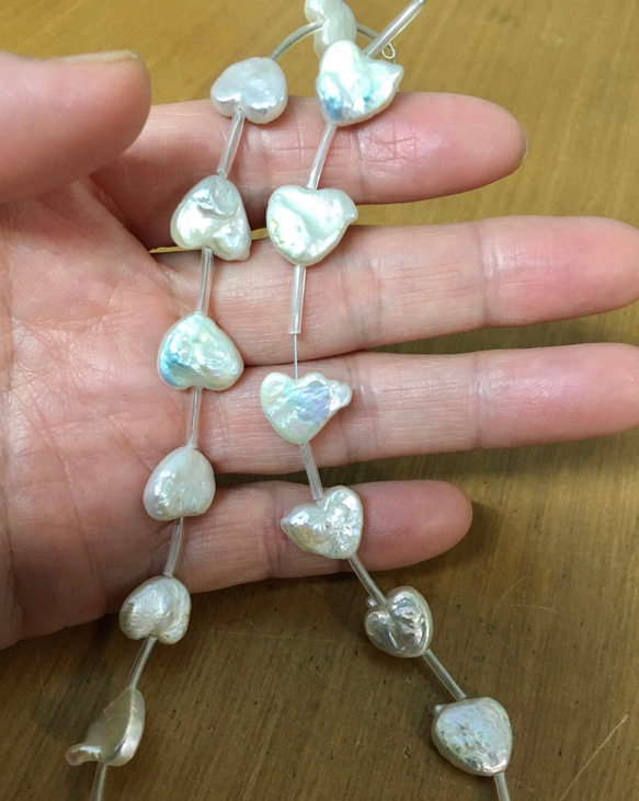 完売御礼 #401 淡水真珠 本真珠 白ベースに虹色 とろけるハート  