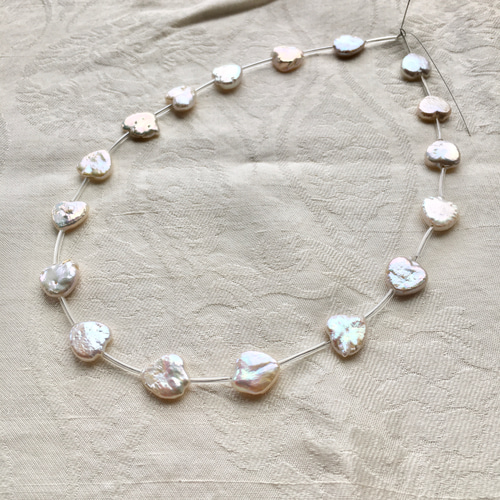 完売御礼 #401 淡水真珠 本真珠 白ベースに虹色 とろけるハート  