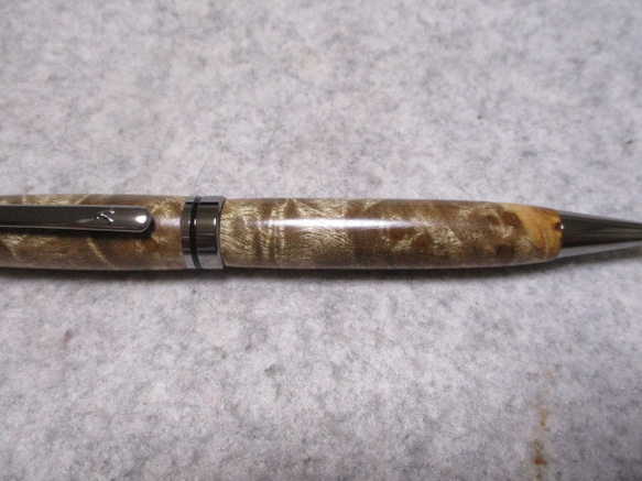 楓(カエデ)瘤　ブドウ杢　ガラスコート仕上げ　回転式ヨーロピアンボールペン　　　 5枚目の画像