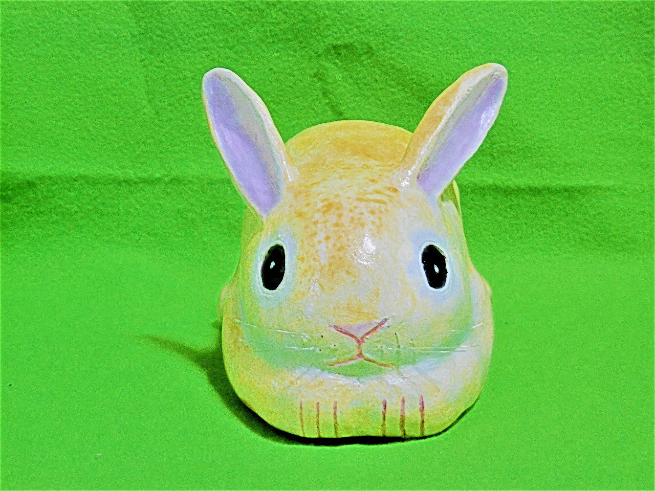 ベージュ色のうさぎ（大）置物＃8（石粉粘土と新聞紙） その他置物