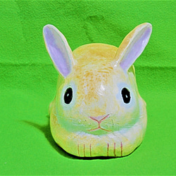 ベージュ色のうさぎ（大）置物＃8（石粉粘土と新聞紙） その他置物