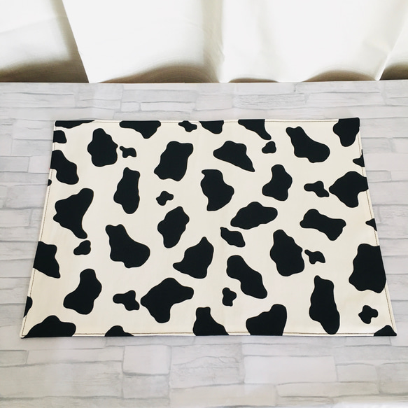 牛柄ホルスタインランチョンマット（白×黒） 5枚目の画像