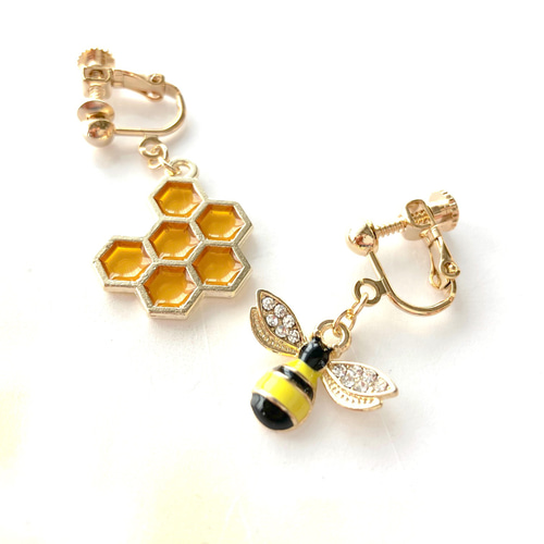 ハニカムフープピアス　蜂の巣フープピアス　ピンクゴールドカラー 蜂の巣フープピアス ハニカムモチーフ ピンクゴールドカラー