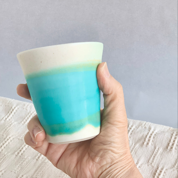 青と白い砂浜の陶グラス　フリーカップ　晴れやかブルー2024  母の日×「短納期」 6枚目の画像
