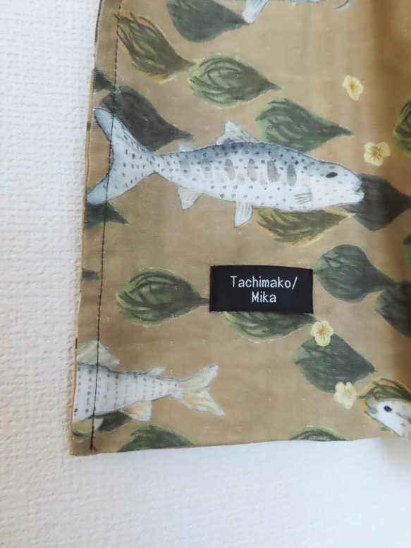 ＜Wガーゼのやわやわバッグ＞川魚のカモフラ風　タン×カーキ: 布バッグ：裏無し：軽いもの専用 13枚目の画像