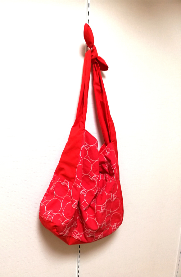 りんご刺繍　赤　バッグ 4枚目の画像