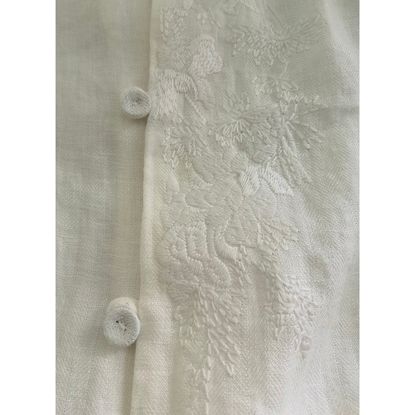 ロングリネンシャツ　チャイナドレス風　前に花刺繍リネンシャツ　長袖ロングシャツ　ホワイト　S-Lサイズ　L163　 16枚目の画像