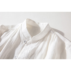 ロングリネンシャツ　チャイナドレス風　前に花刺繍リネンシャツ　長袖ロングシャツ　ホワイト　S-Lサイズ　L163　 3枚目の画像