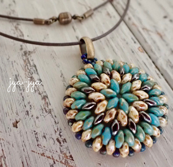 【軽量】beads necklace - blue gradation 1枚目の画像