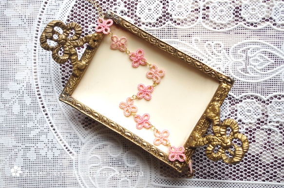 【受注製作】タティングレースの小花のブレスレット〈桜〉 5枚目の画像