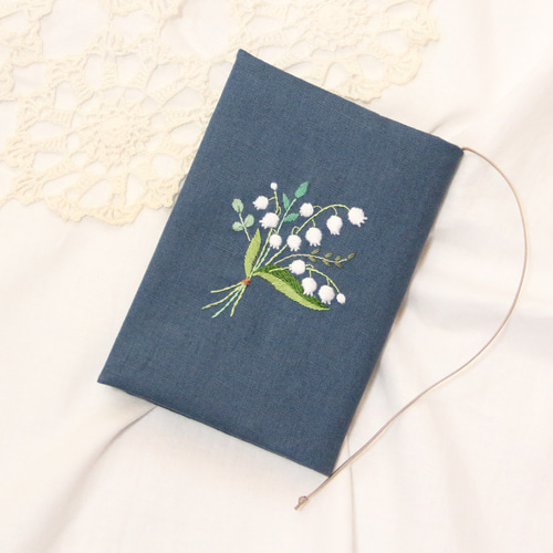 手刺繍 イニシャル文庫本カバー・手帳カバー・小型中型聖書 手刺繍 イニシャル文庫本カバー・手帳カバー・小型中型聖書