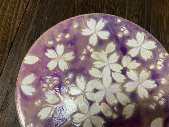 送料込み　夕暮れに桜舞う　オーブン陶土のお皿 5枚目の画像