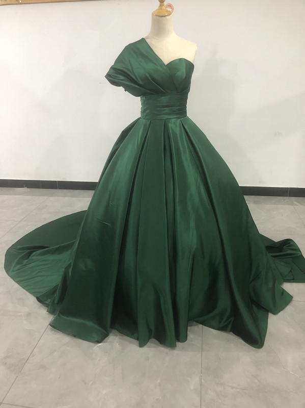 人気上昇！ウェディングドレス 深めな緑 ミカドサテン ワンショルダー  