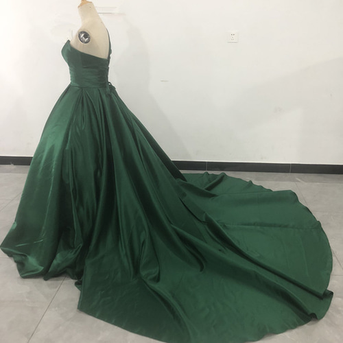 人気上昇！ウェディングドレス 深めな緑 ミカドサテン ワンショルダー  